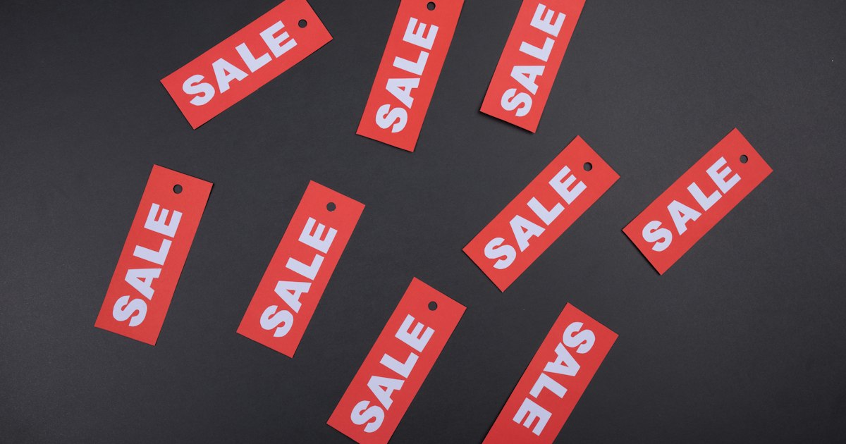 WhatsApp vs SMS for E-commerce: Which Delivers Better ROI in 2025?